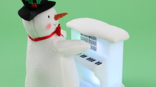 Amazon.com: Hallmark 2023 Sing-Along Showman Snowman, 11