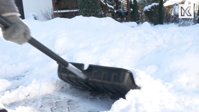 KADAX Pelle à Neige Avec Manche Aluminium 50 X 141 Cm - Pelle Ergonomique Orange Robuste