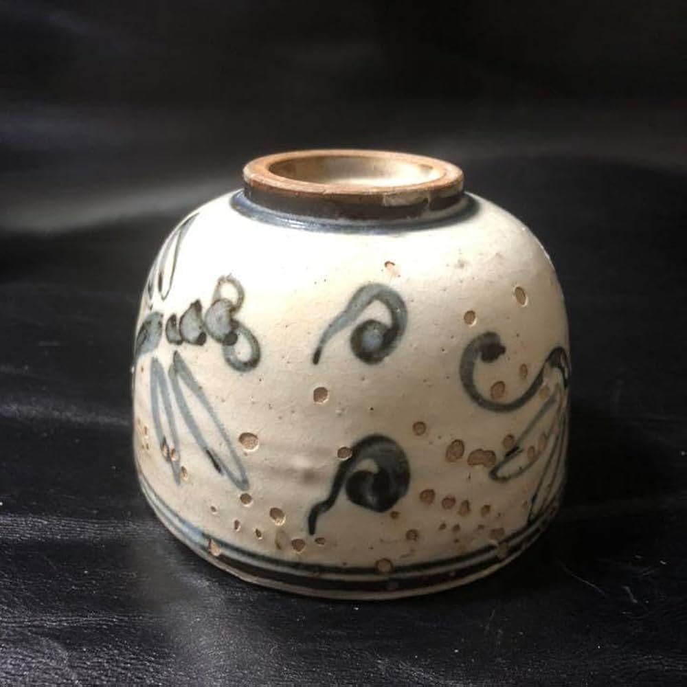 蔵からかなり古そうなトンボの絵付けの陶器が出てきた。茶道具、抹茶茶碗? 古美術品 Amazon.co.jp: 蔵からかなり古そうなトンボの絵付けの陶器が出
