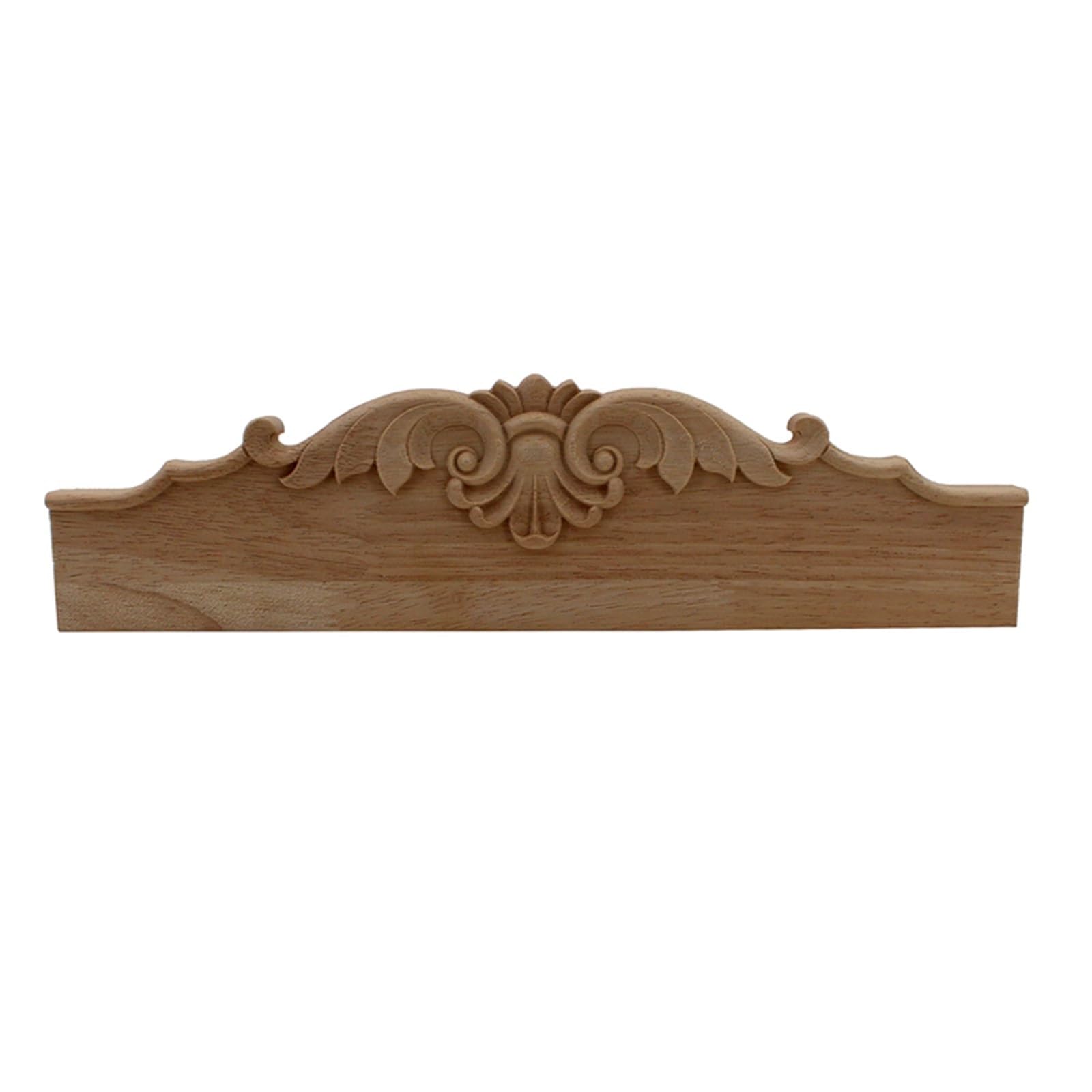 Decoración de aparador y puertas con apliques de madera tallada