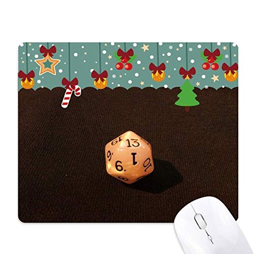 Alfombrilla de ratón blanca con dados para dar un toque original a tu escritorio