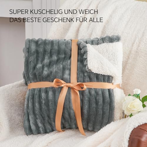 BEDELITE Kuscheldecke Flauschig Decke 150x200 - Dicke XL Sherpa Decken Grau für Couch, warme Cord Kuscheldecken weiche Fleecedecke Wohndecke als Couch Überwurf für Wohnzimmer