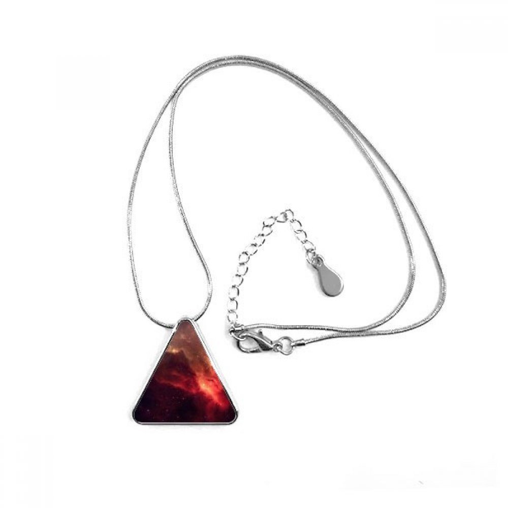 Collier pendentif triangle rouge nébuleuse avec sa chaîne