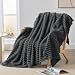 BEDELITE Kuscheldecke Flauschig Decke Klein - weiche Flanell Decken Anthrazit 125x150 für Sofa, Deko Streifen Cord Fleecedecke als Sofaüberwurf für Wohnzimmer, Throw Blanket Wide Use