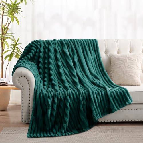 RUIKASI Kuscheldecke Flauschig Decke Dunkelgrün - 150x200cm Fleecedecke Sofadecke Couchdecke für Wohnzimmer Deko Tagesdecke Blanket… – Ansicht 2