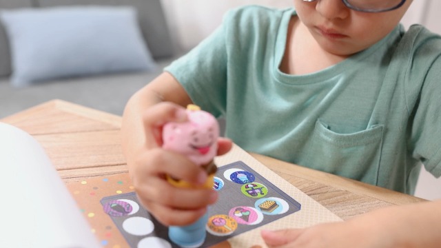 Melissa & Doug Sticker WOW! – Bloc Crème Glacée, Estampeuse à Autocollants, 500 Stickers, Activité Créative 3-7 Ans
