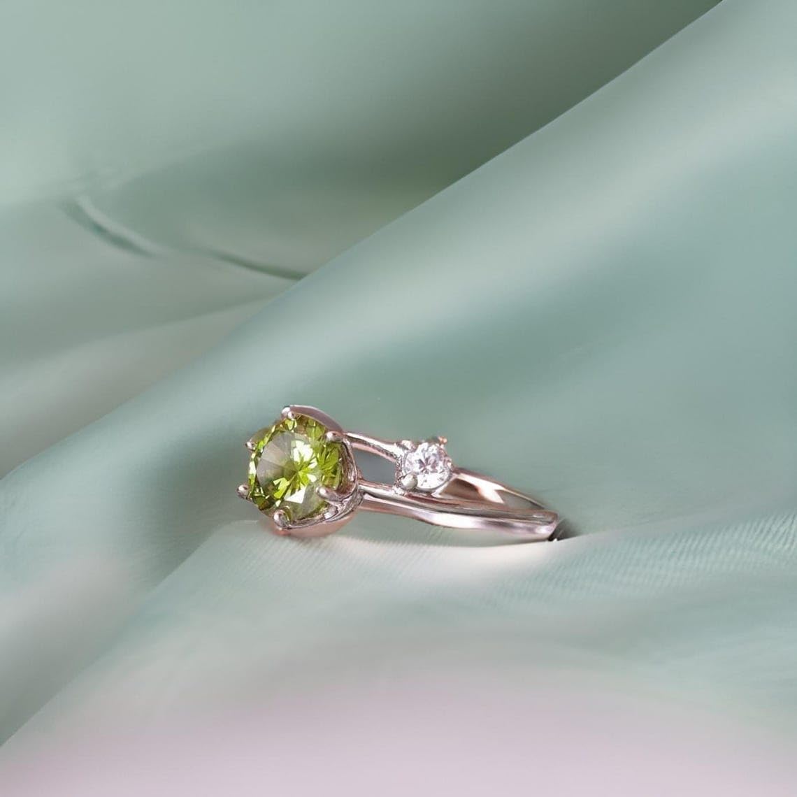 Sterling Silver Peridot Gemsone & Wavy Band Moissanite Accent Ring For Women