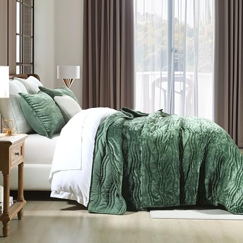 Image of Velvet King Size Comforter Set, Luxurious King Quilt, Green Bedding Set, Soft Plush Bedspread, Lightweight for All Season,Emerald Green