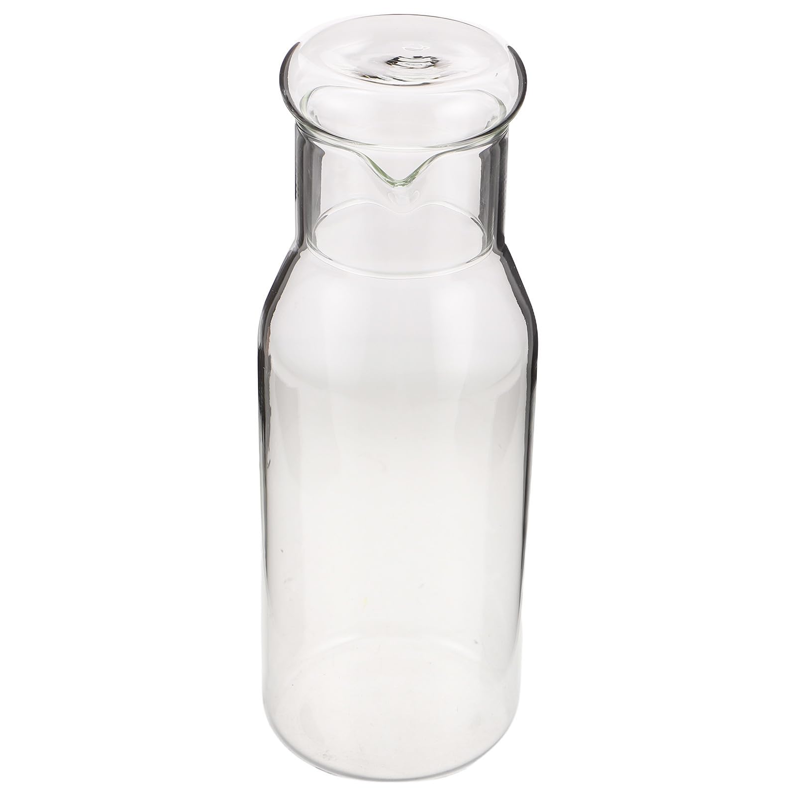 Jarra de vidrio para agua en la mesita de noche elegante y cómoda