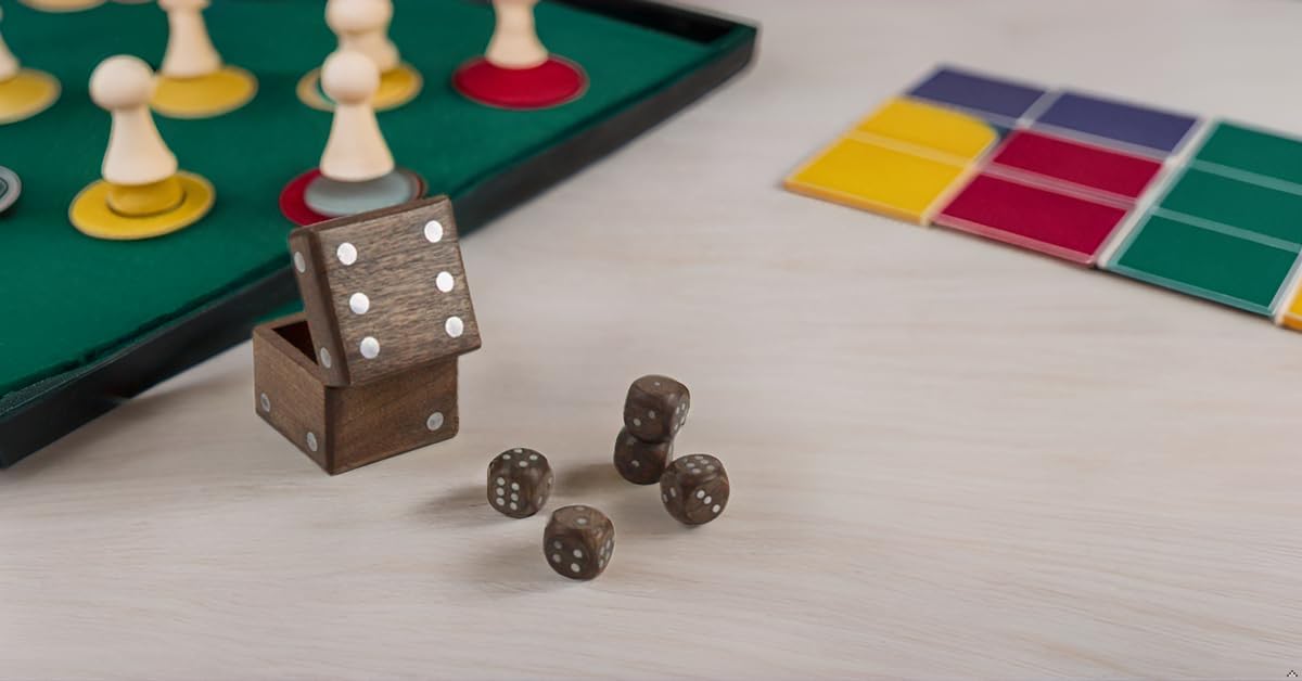Handcrafted Wooden 5 Dice Box Holder Shaker Dice Roller Thrower Portable Dice Cup Five Dice Game Set Storage Case Decorative Brass Inlay Birthday Housewarming Party Favor Gift Ideas for Men Women