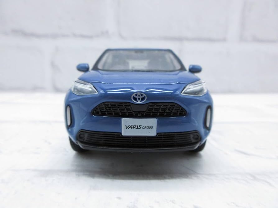 ミニカー　色見本　トヨタ　ヤリス Amazon.co.jp: トヨタ ヤリス ミニカー 1 30 ブラック 202 黒