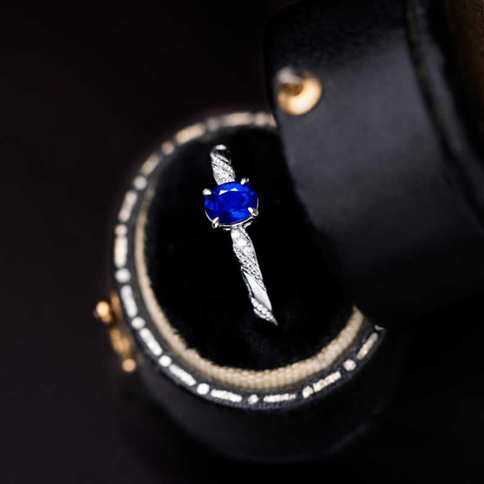 Anelli Fedi Nuziali Donna Oro Bianco 9 Kt / 14 Kt / 18 Kt, 4 Griffe Ovale con Zaffiro da 0,4 ct e Diamante, Anello Fedi Nuziali Donna in Blu Argento