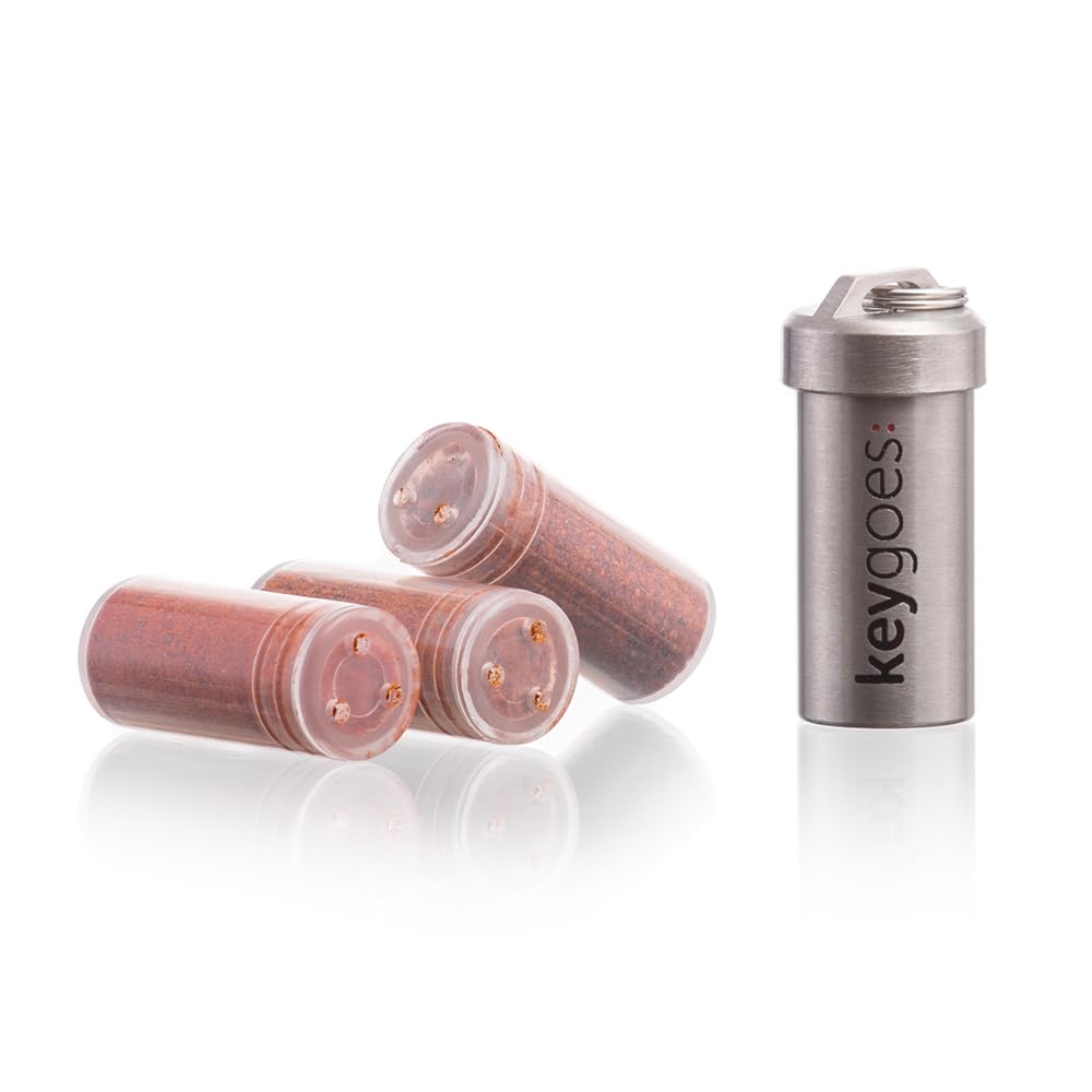 keygoes:chili Titanium Mini Keyring Chilli Shaker with Three Sharpest Chilli Varieties Trinidad Moruga Scorpion, Bhut Jolokia and Carolina Reaper Powder Gadget & Gift