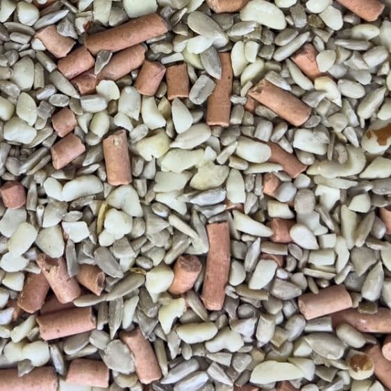 Leagrams Sunflower Heart Chips Peanut Granules and Suet Pellet Mix for Wild Birds (25.1kg)