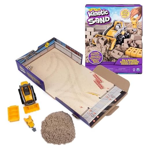 Kinetic Sand, Dig & Demolish Truck Playset with 453 g of Kinetic Sand, for Kids Aged 3 and Up
