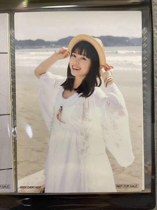 Amazon.co.jp: 橋本環奈さん 生写真 : Toys & Games