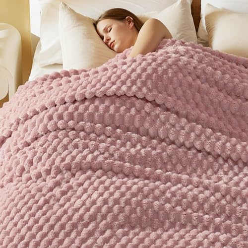 Bedsure GentleSoft Blankets Queen Size for Bed – 350GSM Super Soft Cozy Blanket for Women Men Girls as Gifts, Large Fuzzy Fleece Throw for Bedroom Home Decor, Pink, 90×90 Inches