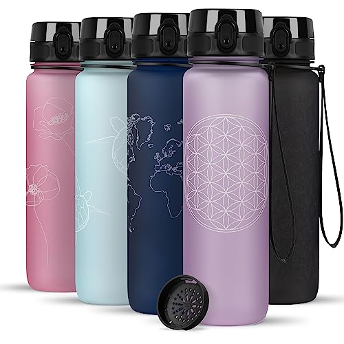 720°DGREE Trinkflasche 1l mit Motiv “uberBottle“ +Sieb - Auslaufsicher, Leicht, BPA-Frei, Bruchsicher - Wasserflasche für Uni, Sport, Fitness, Fahrrad, Outdoor - Mehrweg Tritan Sportflasche - Lila