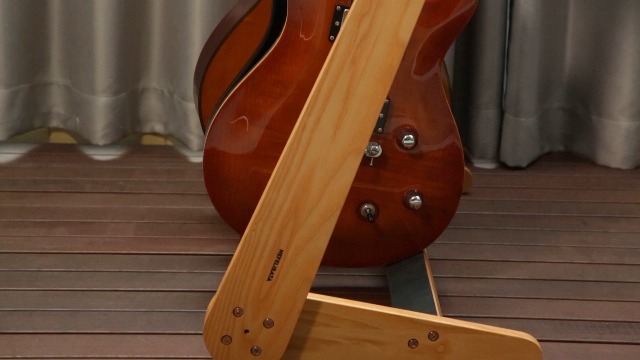 Supporto universale per chitarra con leggio incorporato - Boston
