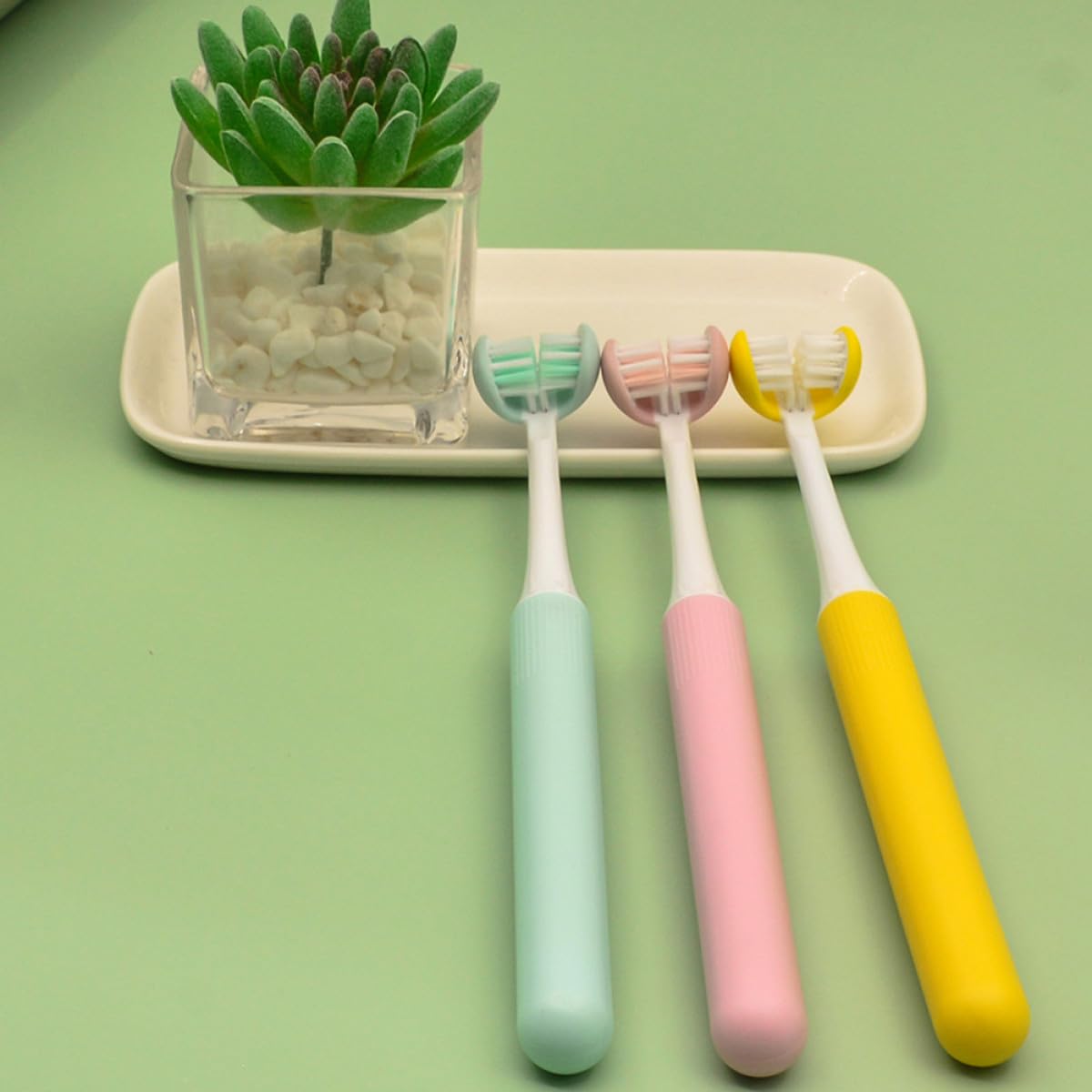 Spazzolino Da Denti Tre Lati Per Adulti Setole Morbide e Manico Ergonomico Per Prevenzione Carie e Pulizia Profonda Giallo