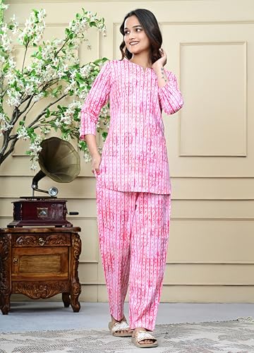 Image of Amazon Brand - Tavasya Women Cotton- Rayon Printed Kurti with Pant Co-Ord Set | Soft Comfortable Straight Fit Ethnic Kurta Set | 3 /4 Sleeves V-Neck Daily, Office & Casual Wear