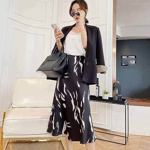 Jupe en satin taille haute fluide pour sublimer la silhouette sans marquer les formes