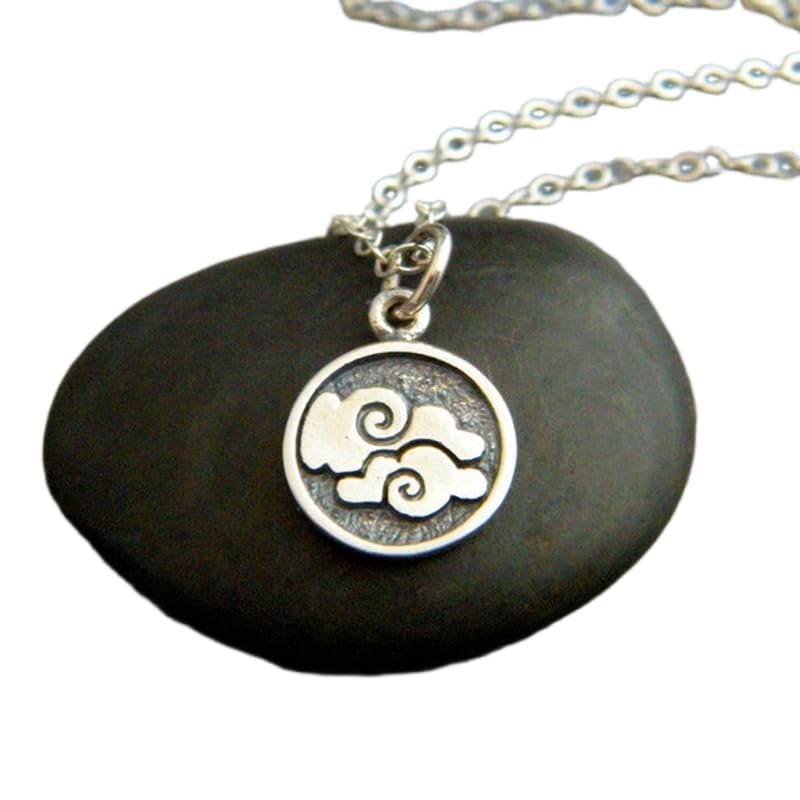 Collier breloque nuage délicat en argent anti-allergie pour peau sensible