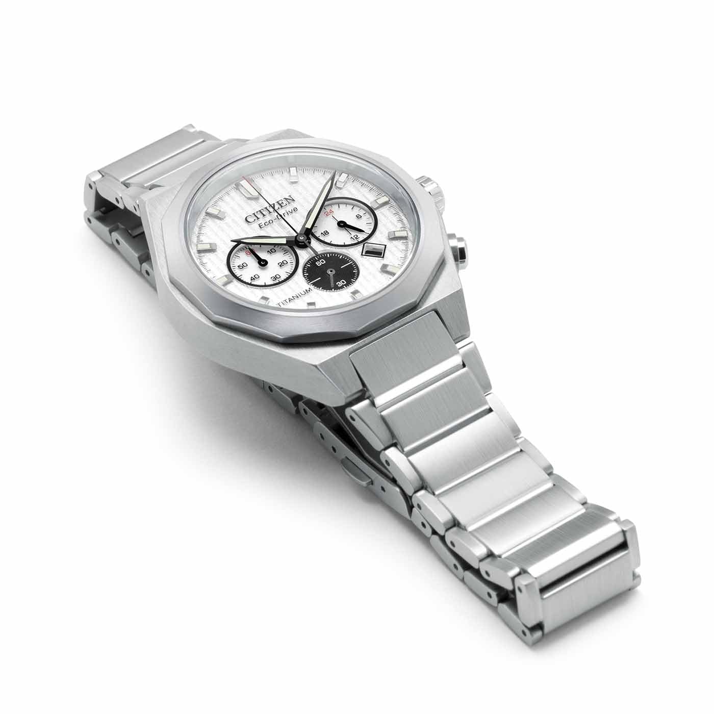 CITIZEN Zenshin Senkei Eco-Drive Solar Super Titanium Chronograph mit Titan Gliederband und Saphirglas