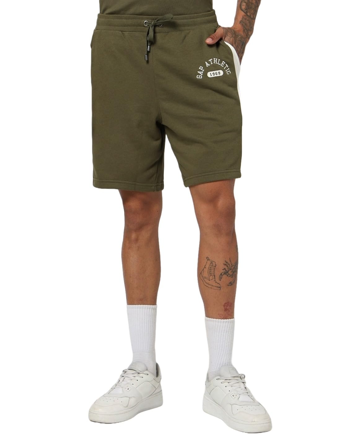 Gap Men Stylised Cargo Shorts-image-8