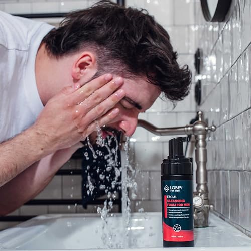 LOBEY Reinigungsschaum für Männer – Sanfte Gesichtsreinigung mit BioDtox, Glycerin & Tasmanischem Pfeffer – Für Empfindliche Haut & nach der Rasur – Natürlich & Erfrischend (150 ml)