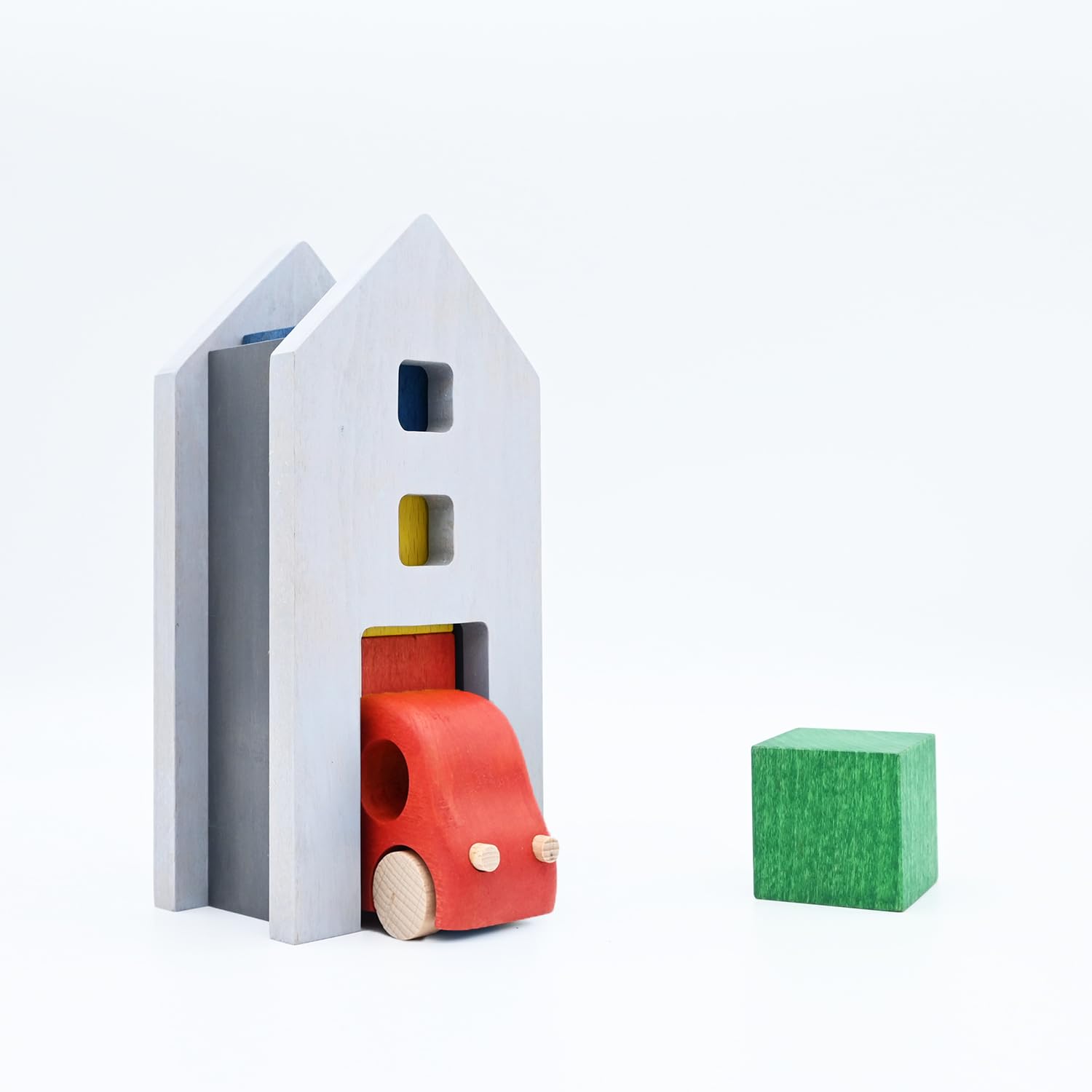 Amazon | おもちゃのこまむぐ 積木をトラックの積荷にして遊ぶ