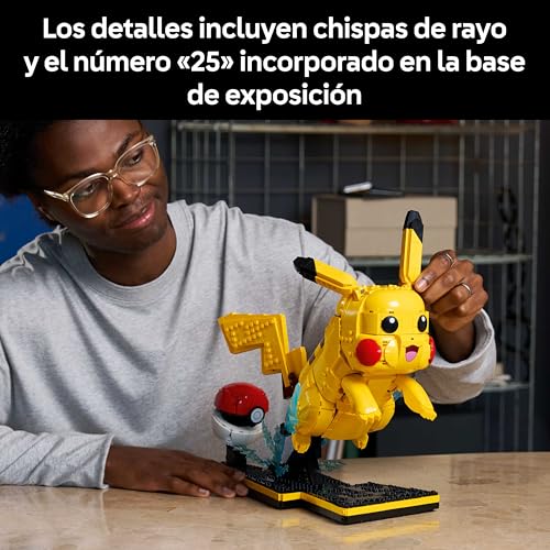 Miniatura 4 de LEGO Pokémon Pikachu y Poké Ball - Maquetas para Construir para Adultos - Figura Articulada de Anime con Base de Exposición - Decoración Gamer de Escritorio - Regalo Coleccionable - 72152