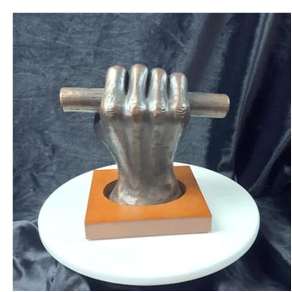 Estatua One Moment In Time 6.5” tono bronce base madera miniatura 3