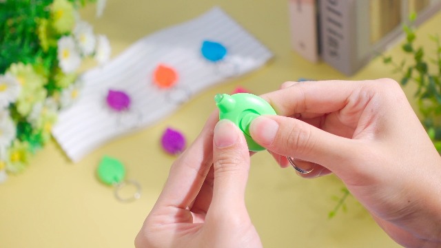 VIHOSE 50 Pcs Mini LED Keychain Flashlight Bulk Badge Lights - View #8