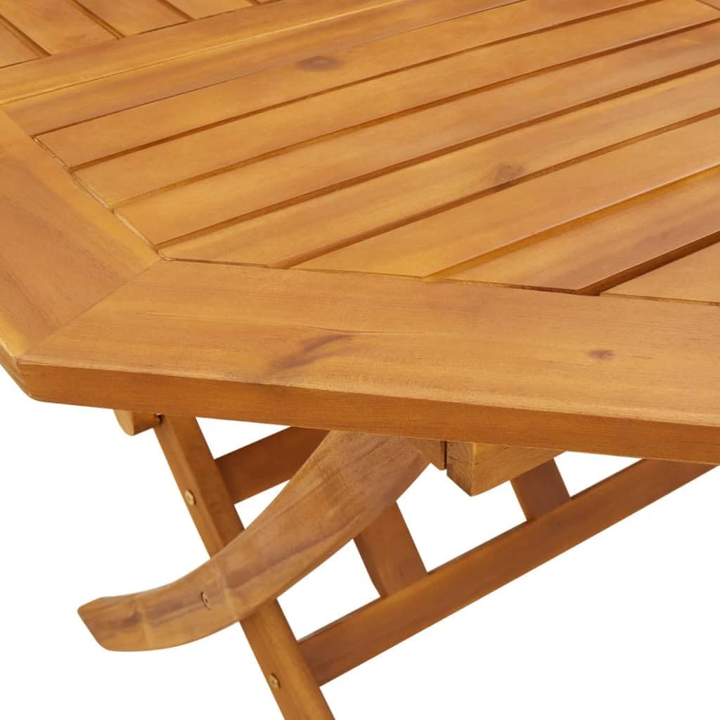 Close-up of the acacia wood grain on the table surface