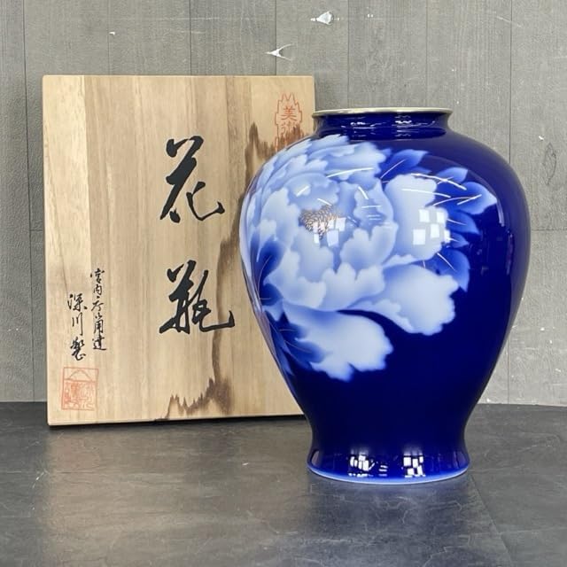 深川製陶印いり木箱いり青と白の陶器製花瓶 深川