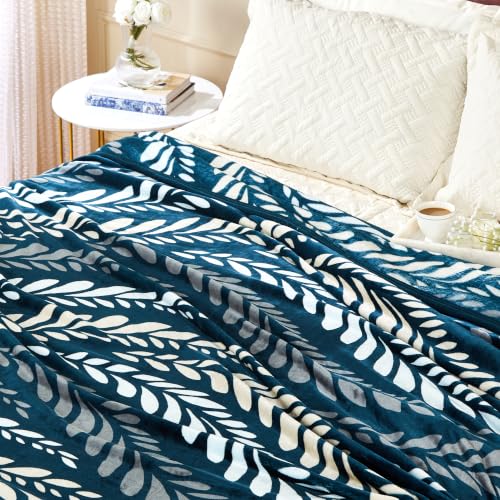 Image of amazon basics Plush Blanket | Double Size | 300 GSM 100% Polyester | Super Soft & Cozy (Sea Green)