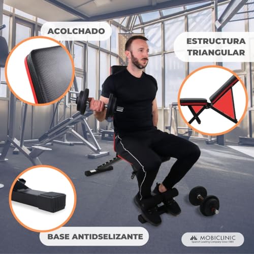 Hombre utilizando el banco de musculación Mobiclinic, mostrando su diseño acolchado, estructura triangular y base antideslizante.