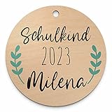✔️ Schulkind 2022 Anhänger: Der Schulstart rückt immer näher! Vielleicht ist die Füllung schon gepackt aber wurde die Schultüte auch mit einem persönlichen Glücksbringer versehen? Die kleinen Holzanhänger können später auch als Anhänger für Schulranzen dienen.