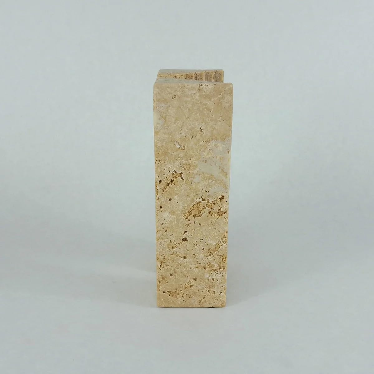 Maison & Werk Travertin Skulptur (12 × 22 × 7 cm) – Exklusives Dekoobjekt, Moderne abstrakte Marmor Design Figur für Fensterbank Deko, Wohnzimmer Modern & Deko Wohnzimmer