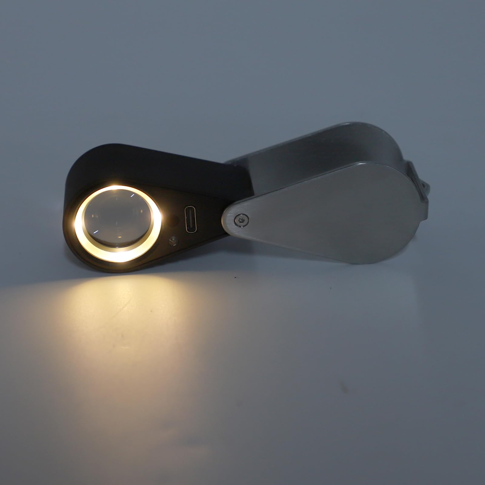 Bewinner Wiederaufladbare Juwelierlupe mit 30-facher Vergrößerung, 4 Lichtmodi und 13 LED-Lampen, Faltbares Design mit Optischem K9-Glas und USB-Aufladung