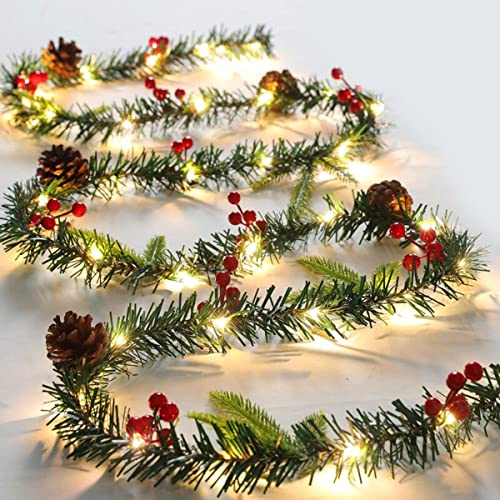 Queta Guirnalda de Navidad Mejorada Decoración Sin Pegamento Guirnalda Artificial de Navidad con Conos, Bayas y Luces LED para Puerta, Escaleras, Chimeneas, Corona de Navidad 2,6m/8,5FT