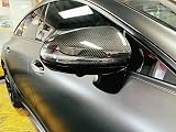 pegar espejo retrovisor exterior Material: 100% carbono auténtico. Sellado con barniz transparente. Resistente a los rayos UV, a la temperatura y al agua. Montaje sencillo mediante cinta adhesiva (incluida en el envío)