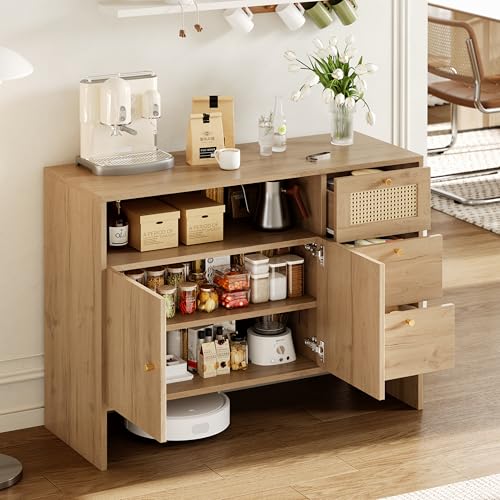 DUlVBPE Aparador de cocina para salón con 2 puertas y 3 cajones, armario con cajones de ratán y asas doradas, para cocina, color madera, 105 x 40 x 76 cm