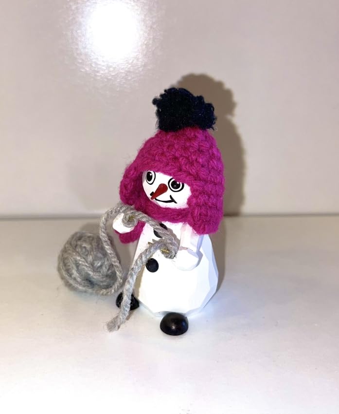 Figurine en bois sculptée Frostie Katja, objet d'art miniature 9 cm