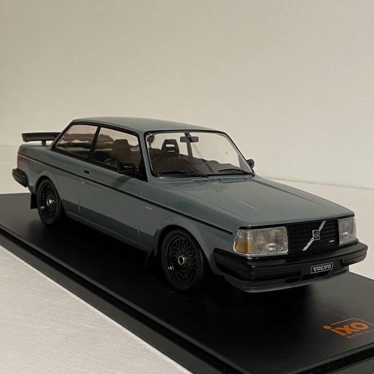AUTOart Volvo (ボルボ) 240 Turbo 1/18 ミニカー 1/18 AUTOart ボルボ 240 ターボ グループA 1986 - メルカリ