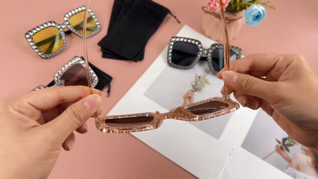 Amazon.com: Frienda 4 Pcs Retro Disco Sunglasses Women  display picture 3