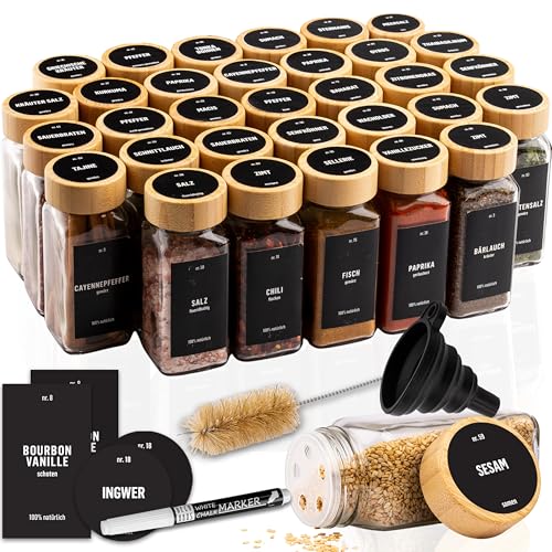 Deco haus® Lot de 36 Bocaux à Épices Carrés Hermétiques [avec Étiquettes & Saupoudreur] - Bocaux en Verre - Pot a Epices en Verre et Bois, Spice Jars - Récipients d'Épices - Pot a Epice