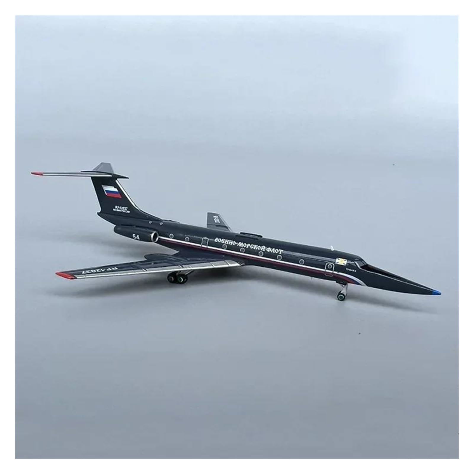 Diecast samolot zabawki w skali 1/400 dla rosyjskich sił powietrznych TU134UBL CRUSTYB RF12037 modele samolotów do zbierania i wyświetlania modeli samolotów do kolekcji