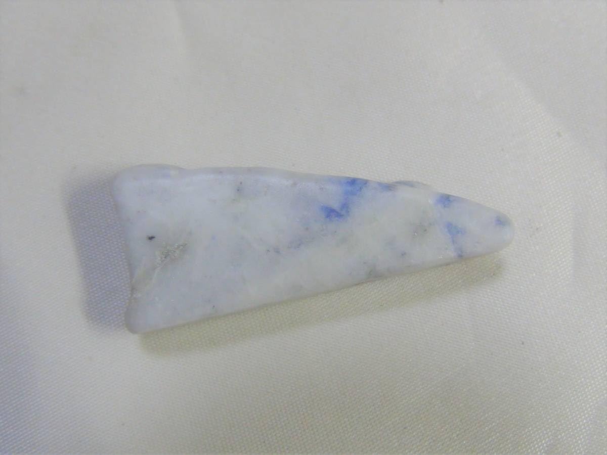 糸魚川産　姫川　イトイガワアイト川石123g ヒスイ　ひすい　糸魚川翡翠 Amazon.co.jp: 糸魚川翡翠ひすいヒスイイトイガワアイト(566) 303